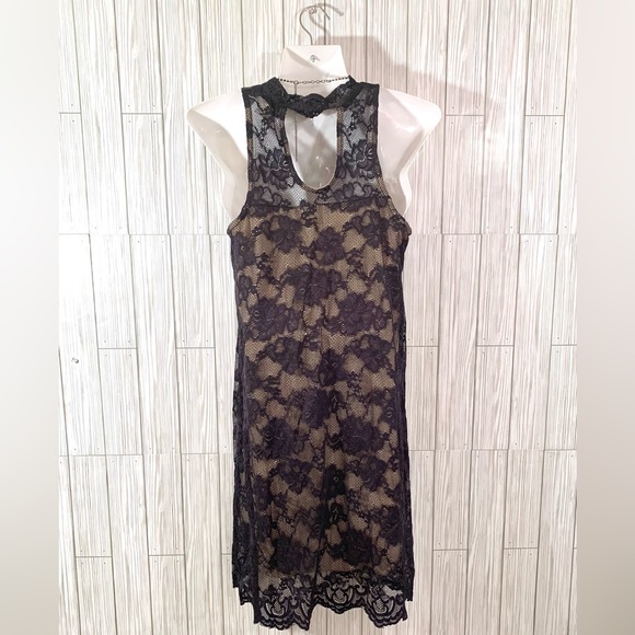 Black Lace Shift Dress - Picture 6 of 7